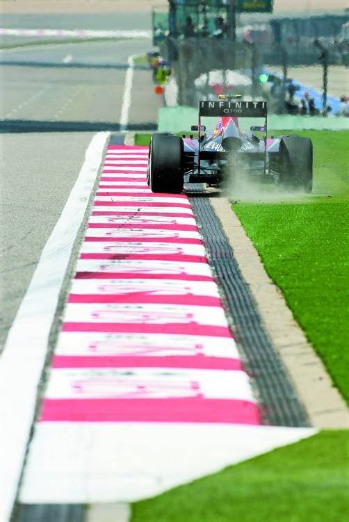 Hart am Limit: Mark Webber war am ersten Trainingstag schneller unterwegs als sein Teamkonkurrent Sebastian Vettel. Foto: gepa