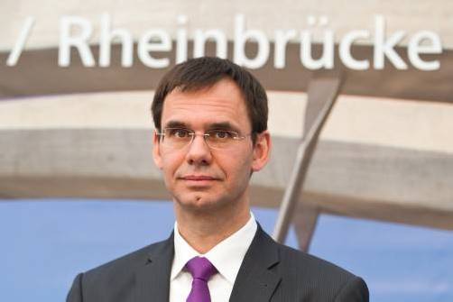 „Es ist ganz entscheidend, dass wir die Bedürfnisse und das Wohl der Kinder in den Mittelpunkt unseres Handelns rücken. Dazu trägt auch „Go4Future“ bei. Seitens des Landes wurde mit der Einrichtung des Vorarlberger Kompetenzzentrums für Kinderschutzfragen ein wichtiger Beitrag zur Stärkung der Kinderrechte gesetzt. Allen Partnern danke ich dafür.“
Landeshauptmann
Markus Wallner