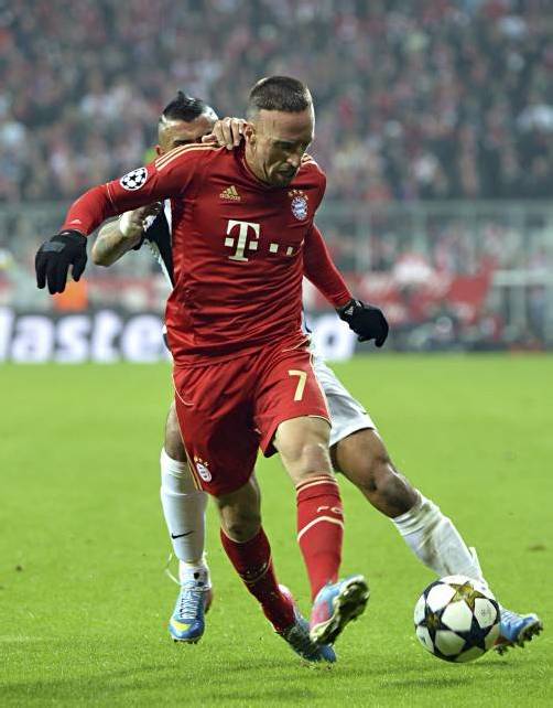 Lieferten sich ein Privatduell: Ribéry (v.) und Vidal. Foto: ap