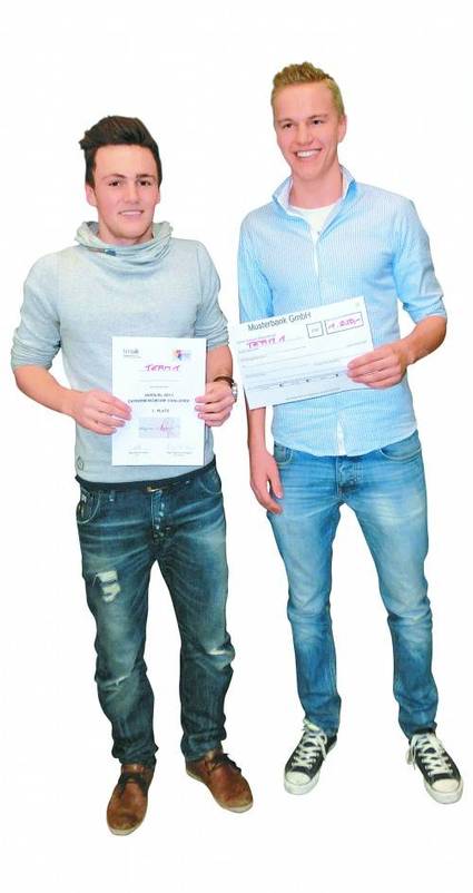 Manuel Gmeiner (links) und Marcel Moosbrugger durften sich über einen 1250-Euro-Scheck freuen.