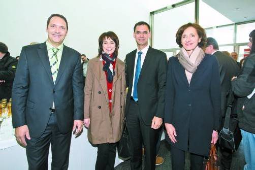 Messemacher mit Ehrengästen: Geschäftsführer Dietmar Stefani (l.) sowie Landeshauptmann Markus Wallner und Sonja mit Landesrätin Bernadette Mennel.