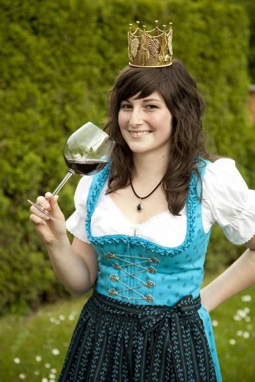Mit dabei: die amtierende Weinkönigin Alexandra Kreutz.