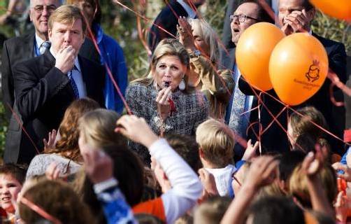 Mit einem schulfreien Spieletag für 1,3 Millionen Kinder wurden gestern die Feiern zum Thronwechsel eröffnet. Foto: epa