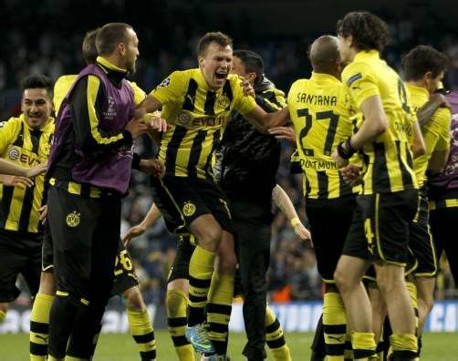 Schwarz-Gelbe Freudentänze im Madrider Santiago-Bernabéu-Stadion nach fast 96 dramatischen Spielminuten. Die Spieler ließen nach dem Finaleinzug ihren Emotionen freien Lauf. Foto: Reuters
