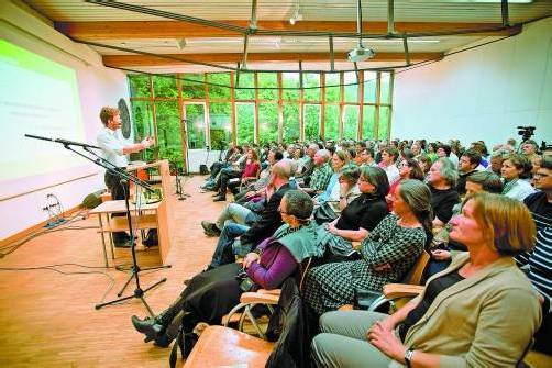 VN-Kolumnist Christian Felber (Attac) stellte 2011 an den „Tagen der Utopie“ die Gemeinwohl-Ökonomie vor.