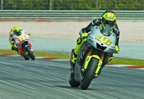 Valentino Rossi stellt sich bei Yamaha dem Stallduell mit dem aktuellen Champion Jorge Lorenzo. Foto: epa