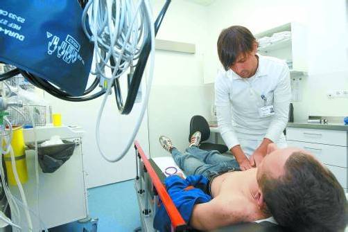 Vor allem in den Spitälern sind die Ärzte – auch wegen überfüllter Ambulanzen – großen Belastungen ausgesetzt. Foto: VN/Paulitsch