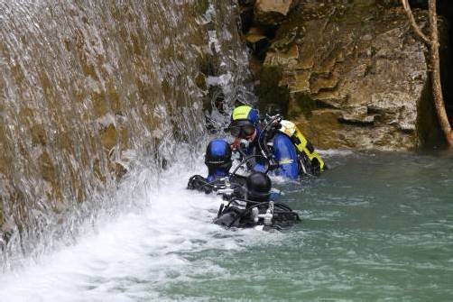 Zwei Tauch- und zwei Wildwasserretterteams suchten gestern alle Wasserfälle, Tümpel und das Kehrwasser der Lutz ab. Foto: vn/hofmeister