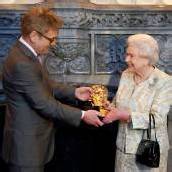Unvergessliches Bond-Girl: Queen geehrt