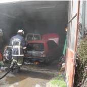 Auto in Garage in Brand geraten