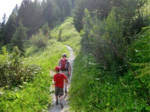 „Natursprünge“ macht, wer mit GPS auf Wanderschaft durchs Brandnertal Entdeckungen macht. Für die Tourismusbank ist das innovativ.
