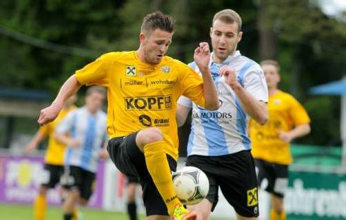 Altach-Offensivspieler Fabian Flatz (links) war mit zwei Toren Matchwinner gegen den FC Hard. Foto: hartinger