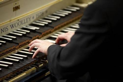 Am Vorarlberger Landeskonservatorium studieren 60 junge Musiker in der traditionsreichen Abteilung „Tasten-instrumente“ – Klavier, Orgel, Akkordeon oder Cembalo. FOTO: Vlk