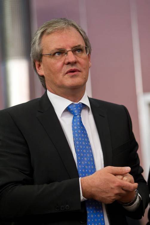 Ausmaß der zugekauften Dienstleistungen seit Ende 2009 in Sondereggers Ressort: 13,97 Millionen Euro. Landesrat Harald Sonderegger (49) ist u. a. zuständig für Kultur, Wissenschaft und Studienförderung, Musikschule, Hochbau, Maschinenbau und Seilbahnen. Die Leistungszukäufe im Hochbau, sagt Sonderegger, seien systemimmanent: „Da geht es etwa um Architektenhonorare, Planungshonorare oder Bauleitungen.“ Externes Know-how müsse verwendet werden, „man kann ja schlecht ein eigenes Landesarchitekturbüro unterhalten“.