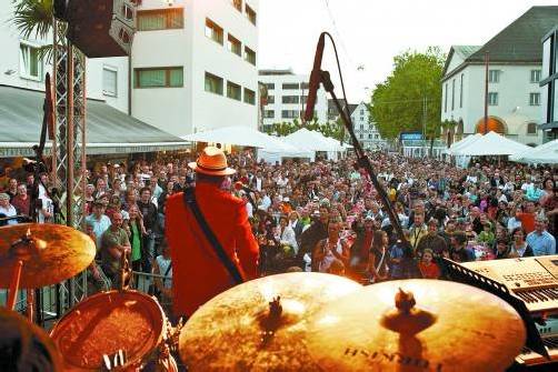 Beim New Orleans Festival tummeln sich Tausende in der Bregenzer Innenstadt. Nach 15 Jahren ist es aber vorbei mit dem Bourbon-Street-Feeling. Foto: Fasching