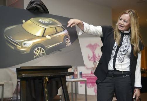 Bereits zum zweiten Mal richtet das Modeunternehmen Roberto Cavalli die Modenschau des Life Ball aus. Gestern präsentierte die aus Dornbirn stammende Eva Cavalli das eigens für dieses Event kreierte Mini-Unikat.