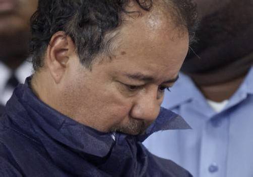 Castro wurde am Donnerstag in Untersuchungshaft genommen. Während des Gerichtstermins schwieg er und biss auf seinem Kragen herum. Foto: rts