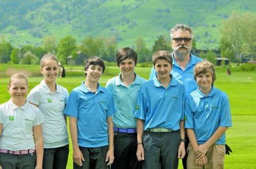 Das Siegerteam mit Janika Rüttimann, Siri Fleisch, Claus Jäger, Clemens Bickel, Simon Vonbank, Jannik Feurstein und Sportwart Jürgen Heinritz.