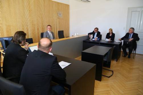 Im Casinoprozess hat Richter Gerhard Winkler einen ehemaligen Manager in Australien per Videokonferenz als Zeuge einvernommen. Foto: VN/HB