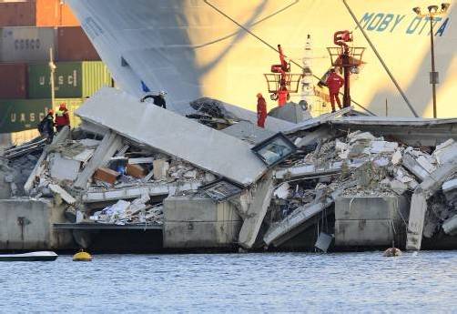 Der Kontrollturm brach teilweise zusammen. Die Arbeiter wurden unter den Trümmern begraben. Foto: reuters