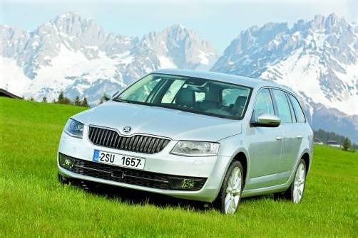 Der Octavia Combi ist nicht nur geräumig, er sieht auch besser aus denn je. Designer Jozef Kaban hat den Kombi komplett neu gestaltet.