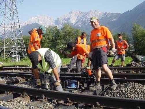 Die Arbeiten zur Erhaltung des Schienennetzes werden in der Nacht durchgeführt. Foto: öbb