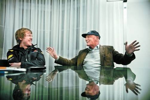 Die Stimmung passt: Niki Lauda und Sebastian Vettel. Foto: servusTV