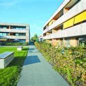 Holz-Architektur mit wenig neuen Akzenten