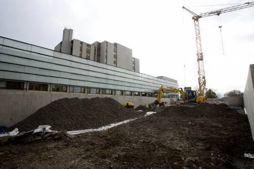 Die mächtige Glasfassade verleiht dem LKH Hohenems eine besondere architektonische Note. Foto: vn/Paulitsch