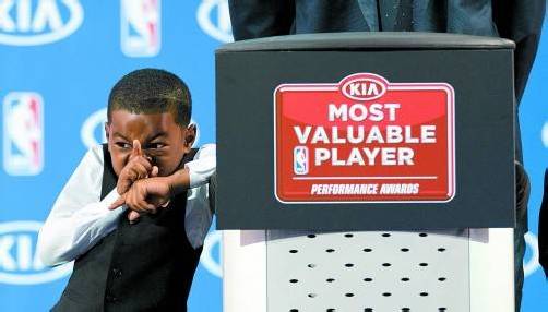 Filus Bryce stahl LeBron James bei der Ehrung die Show. Foto: ap