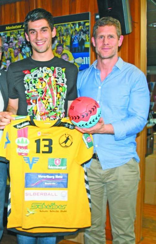 Gavranovic erhielt von Coach Sveinsson bereits sein Trikot.