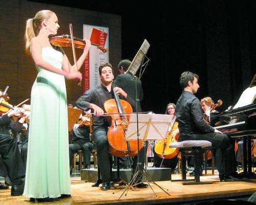 Geigerin Romaine Bolinger, Cellist Payam Taghadossi und Pianist Yunus Kaya mit den Bregenzer Musikfreunden. Foto: Thüringer