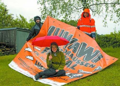Gute Laune gegen den Regen beim LuWaWi-Festival.