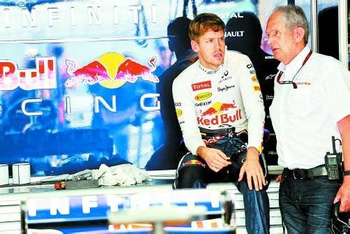 Helmut Marko und sein Schützling Sebastian Vettel: Red Bull Racing will Mercedes nach dem Geheimtest bestraft sehen. Foto: gepa