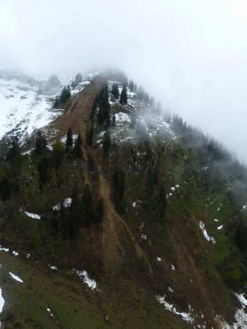 In Egg wurde ein Wanderweg verschüttet. Foto: flugpolizei