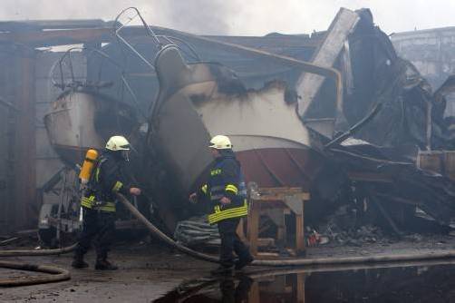 In den Lagerhallen befanden sich 50 Boote. Foto: epa/seeger