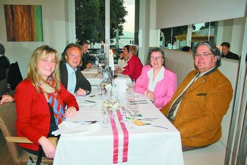 Katja Marschner (l.) und Christian Brusvida (Friedrich Kaiser GmbH) mit Monika und Markus Schädler (BBA Bemer).