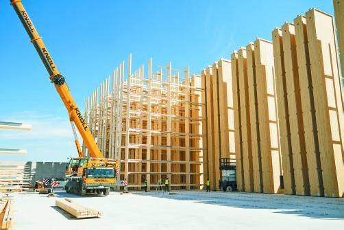 Kaufmann Bausysteme setzt mit dem Bau dieses Holzhochregallagers neue Maßstäbe. Foto: alnatura