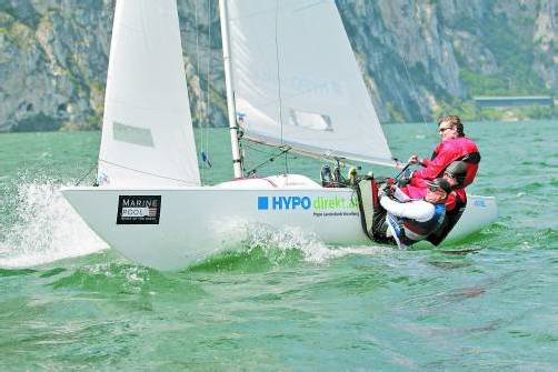 Klaus Diem segelte bei der Yngling-EM in die Top-Ten und nimmt im Juni an der WM in der Schweiz teil. Foto: Privat