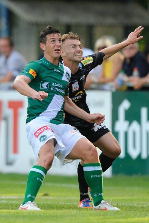 Manuel Sutter (l.) gegen Altachs Philipp Hörmann. Foto: VN-Stiplovsek