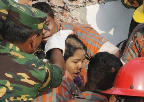 Reshma Begum überlebte in einem Hohlraum im zweiten Stock, wo sie zufällig Wasserflaschen und ein paar Lebensmittel in Reichweite hatte. Foto: Reuters