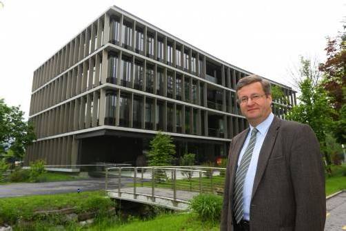 Dieter Gruber wird noch bis 2017 als Vorstandsvorsitzender fungieren, danach reicht er die Staffel weiter.