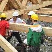 Schüler bauen Brücke über die „kleine Ill“
