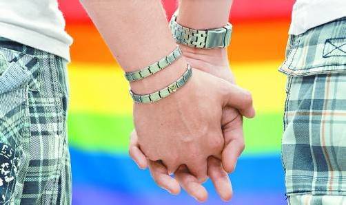 Studie: Zwei Drittel der befragten Homosexuellen vermeiden Händchenhalten in der Öffentlichkeit aus Angst vor Konsequenzen. Foto: DPA