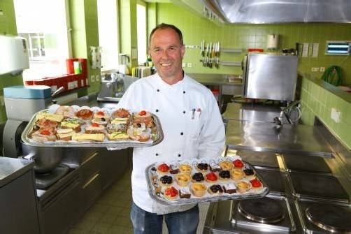 Trainiert seine Schützlinge auf höchstem gastronomischen Niveau: Thomas Wachter. Foto: VN/Hofmeister