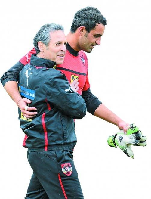 Verstehen sich gut: ÖFB-Teamchef Marcel Koller (l.) und Ramazan Özcan beim Training in Stegersbach.
Foto: gepa