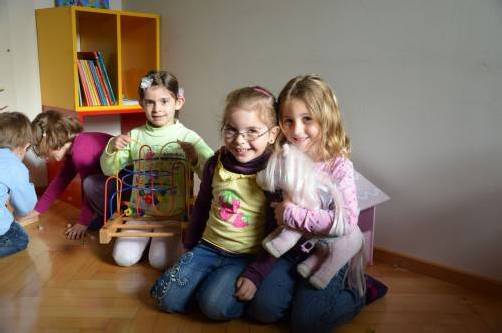 Während die Eltern im Bau- oder Meldeamt sind, warten die Bezauer Kinder im neuen Spielzimmer im Marktgemeindeamt.