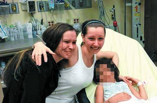 Amanda Berry (im weißen Shirt) traf gestern zum ersten Mal nach zehn Jahren wieder auf ihre Schwester. Da gingen die Emotionen hoch.
