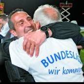 Meister-Trainer Adi Hütter erklärt sein Grödig /C1