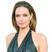 Angst vor Krebs Angelina Jolie ließ sich beide Brüste amputieren /C10